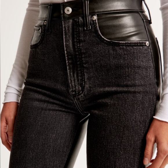 Abercrombie 90s Relaxed High Rise Jean Curve Love 32 Black Denim women's NWT - Picture 8 of 8